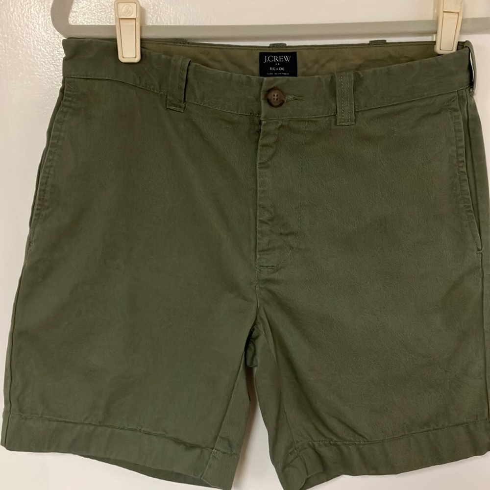 Mens 7” J. Crew Chino short.  Catskill Green color. Good condition.  Size 29.